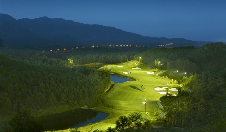 Tour du lịch golf Đà Nẵng - Sân golf Bà Nà Hills Golf Club về đêm